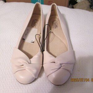 NWOB Women's Cliffs by White Mountain Off White Ballet Flats Size 7